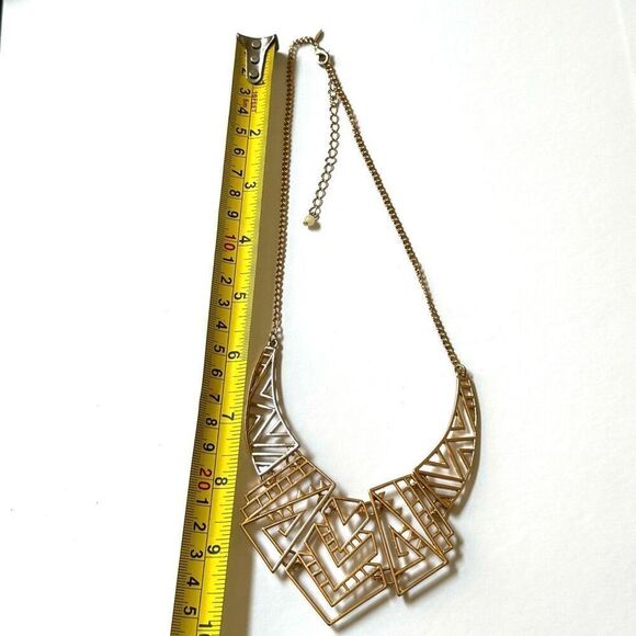 Avon gold tone geometric statement necklace - Picture 7 of 9